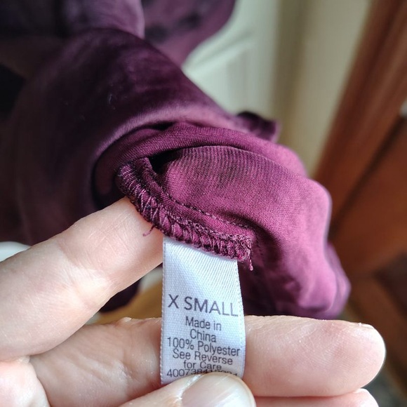 J Lo Silky Off The Shoulder Purple Blouse 3/4 Bell Sleeve Embroidered Vamp Goth - Picture 6 of 11